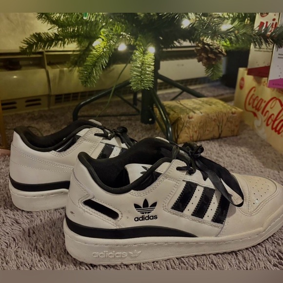 Women’s Adidas Forum low trainers in white and black size 9. Worn once